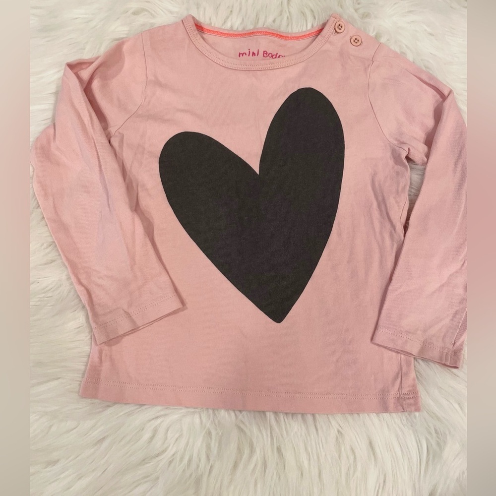 Mini Boden heart shirt in EUC, size 2-3